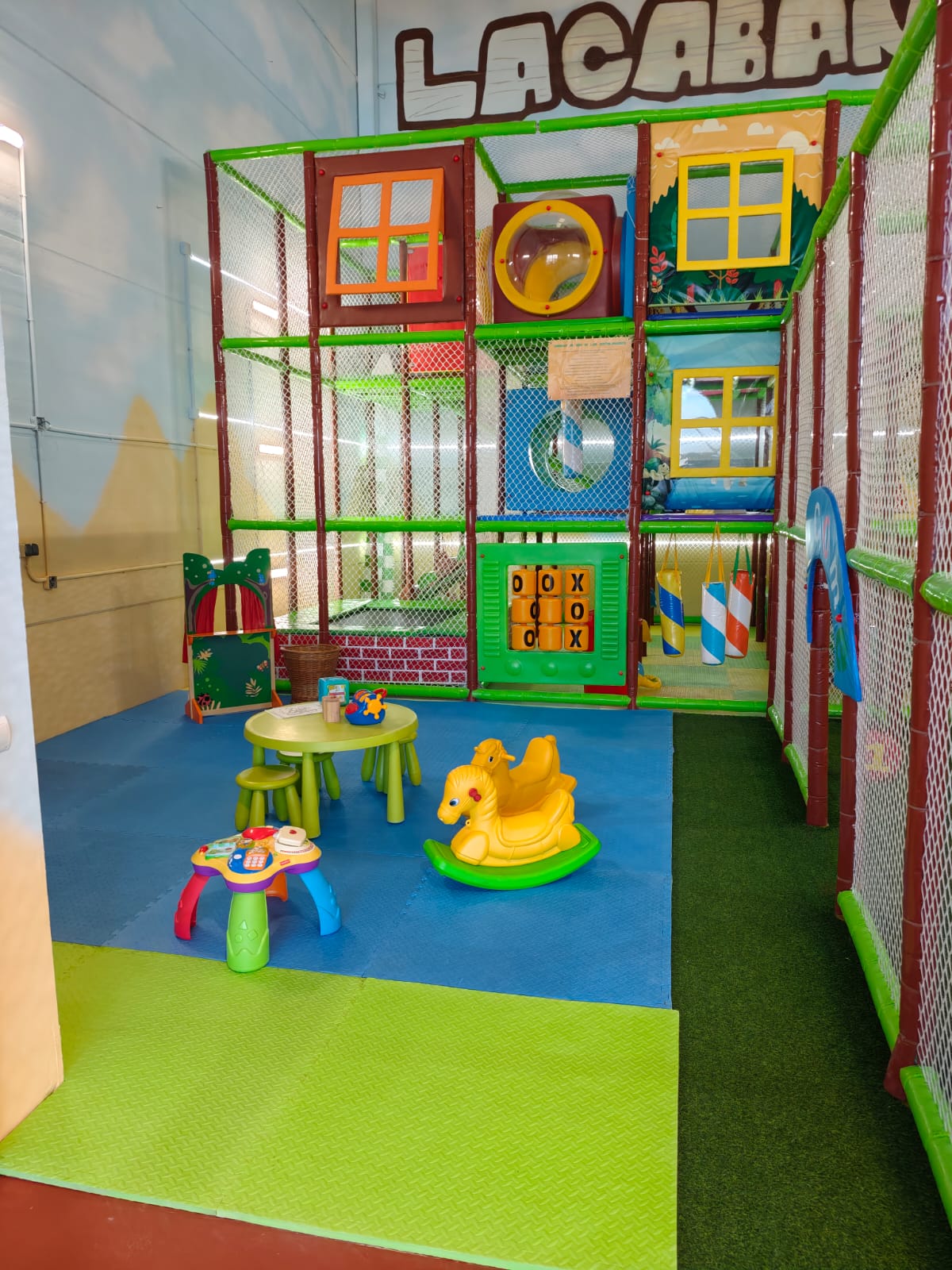 Campo de fútbol interior en sala de eventos Leganés